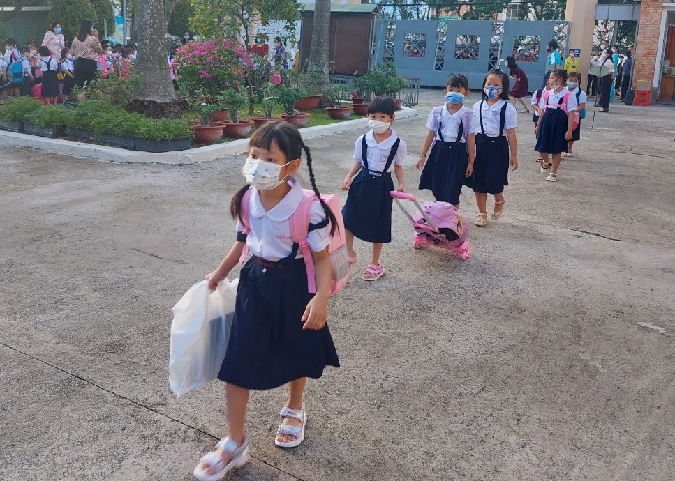 Today, schools simultaneously hold opening ceremony for 20222023 new